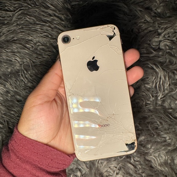 Apple iPhone 8 damaged Screen and cameras (unlocked, still works) - Picture 4 of 5